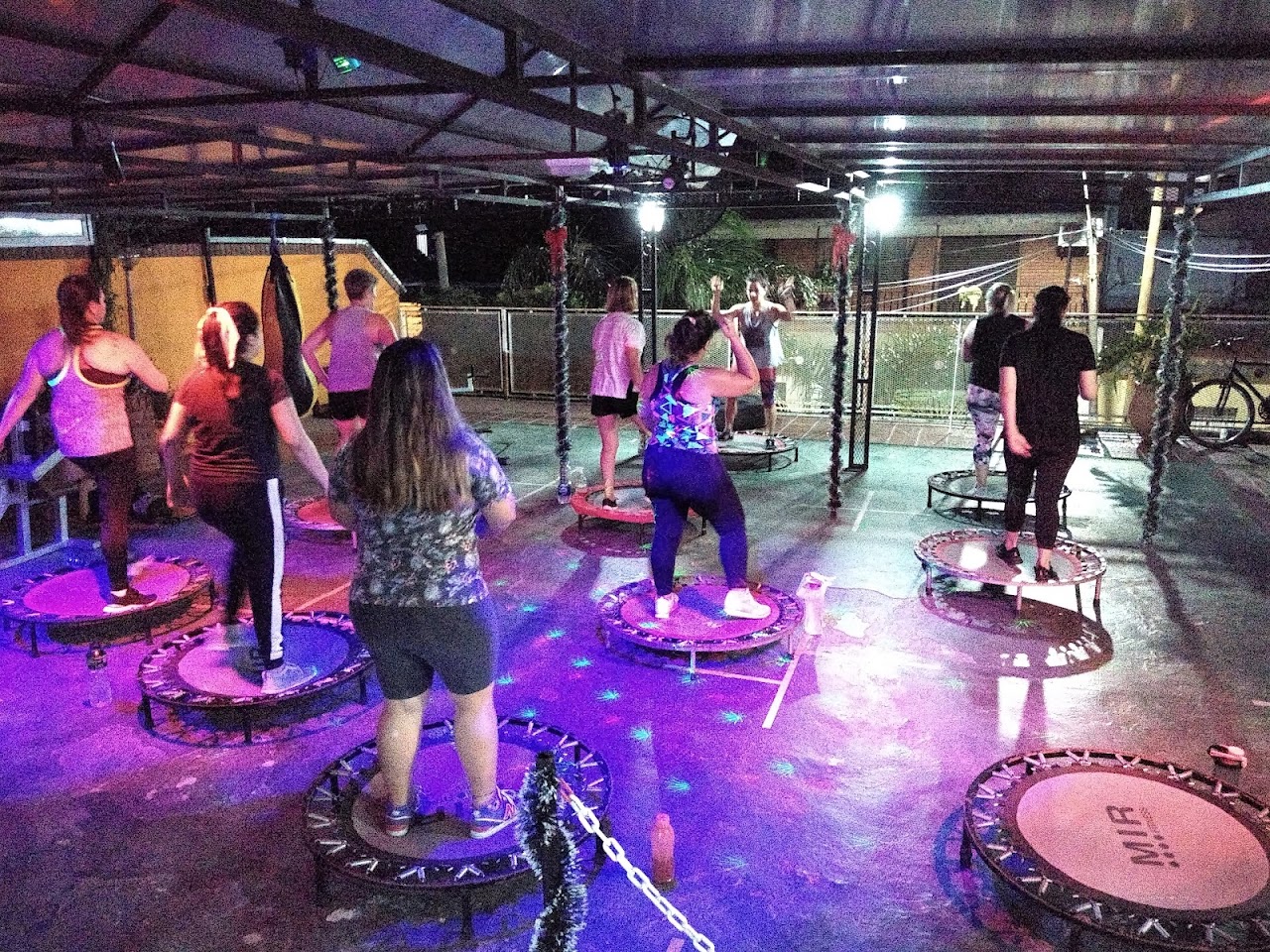 Clase de Jumping Fitness en TerrazasGYM